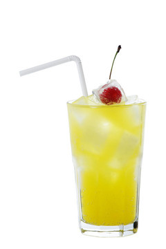 冰与火的交融 酒精饮料与冰块的奇妙邂逅